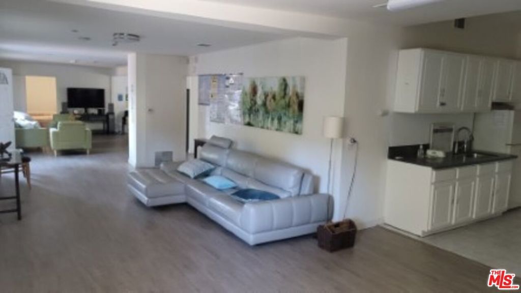 Photo of 4669 W Olympic Boulevard, Los Angeles, CA 90019 (MLS # 25575935)