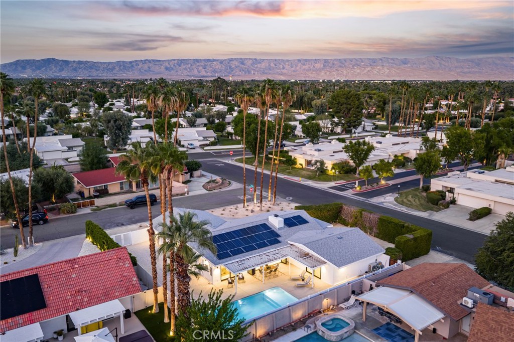 Los Compadres (33459) - Residential