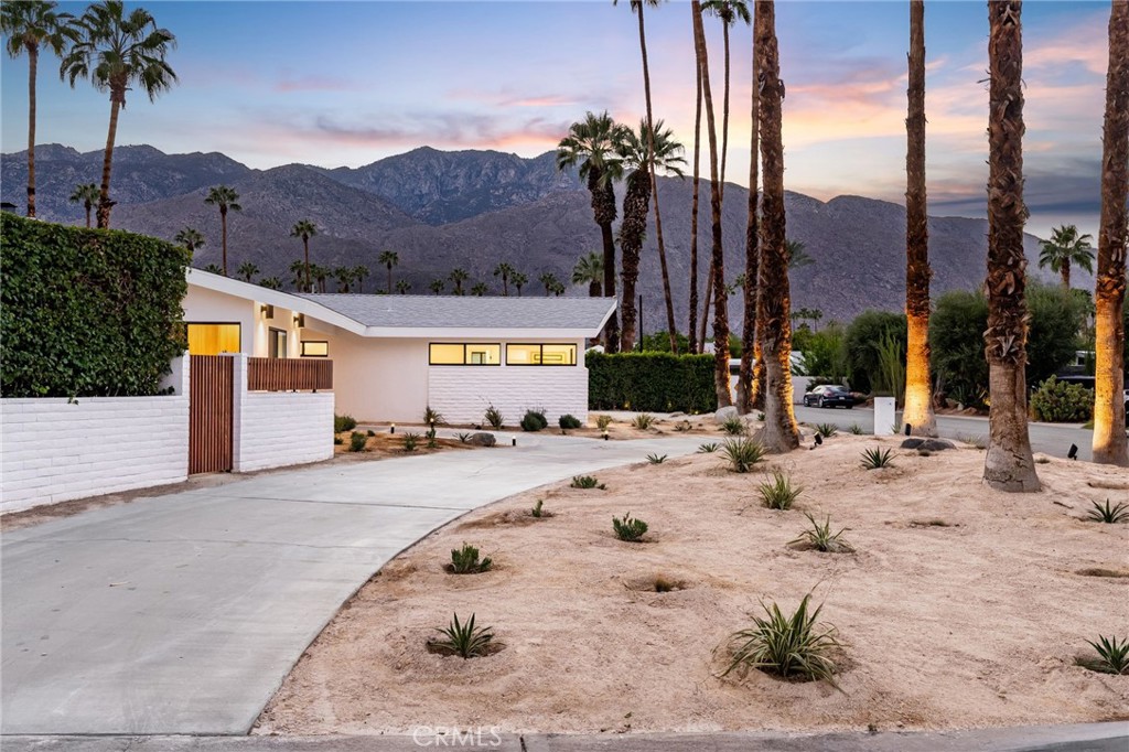Los Compadres (33459) - Residential