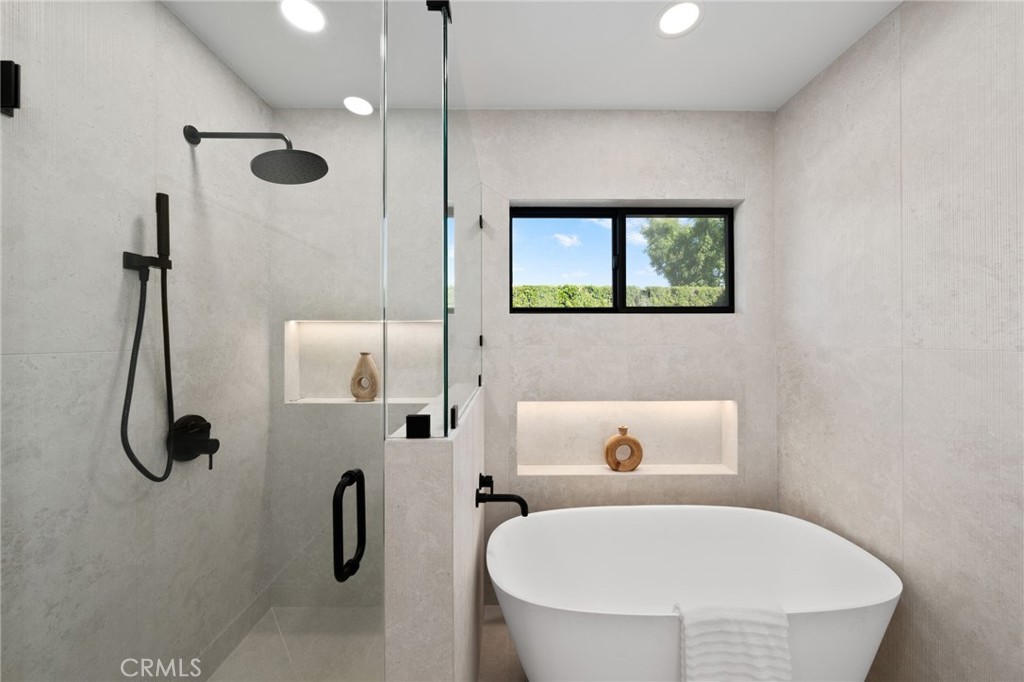 Los Compadres (33459) - Residential