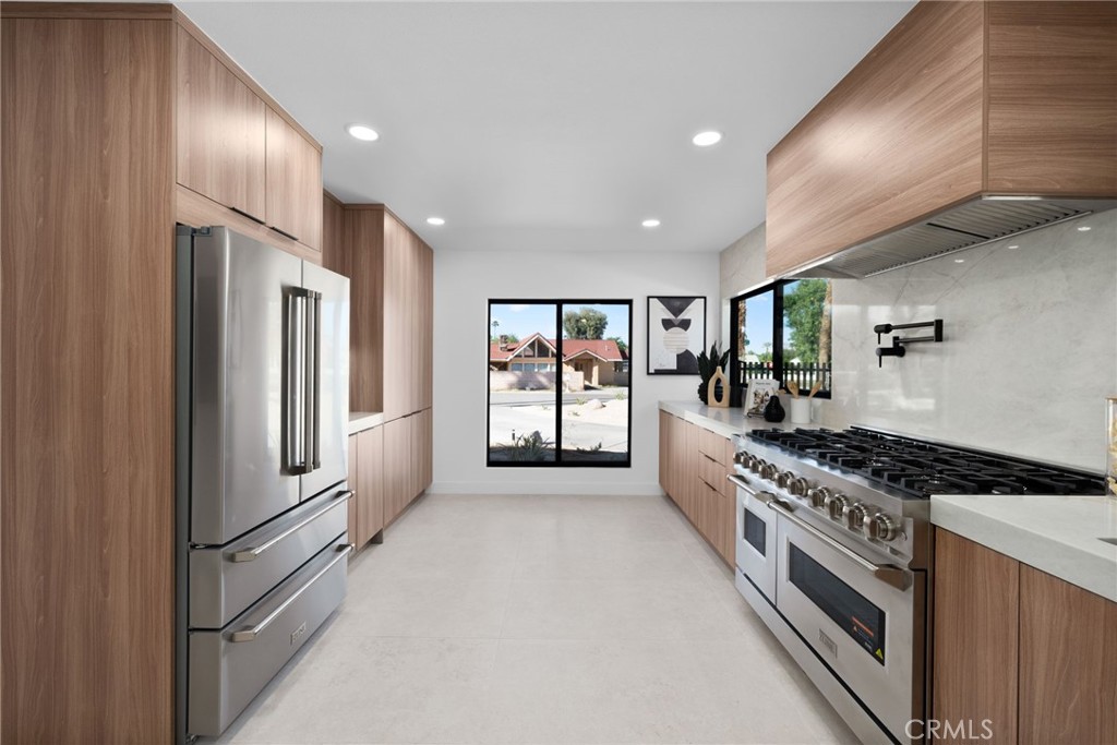 Los Compadres (33459) - Residential