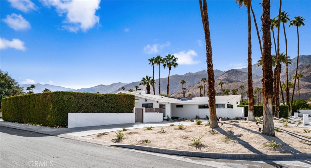 Los Compadres (33459) - Residential