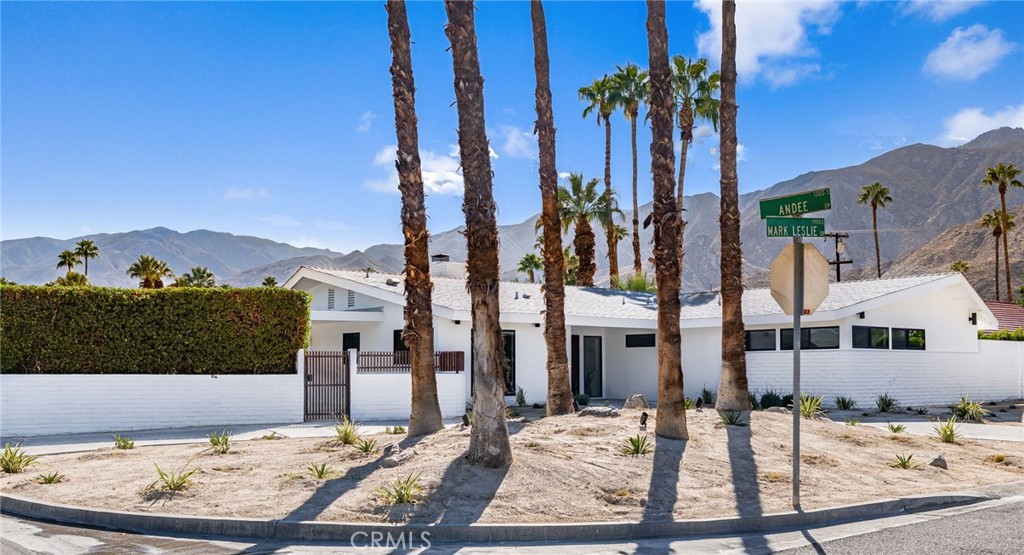 Los Compadres (33459) - Residential