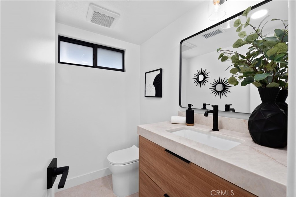Los Compadres (33459) - Residential