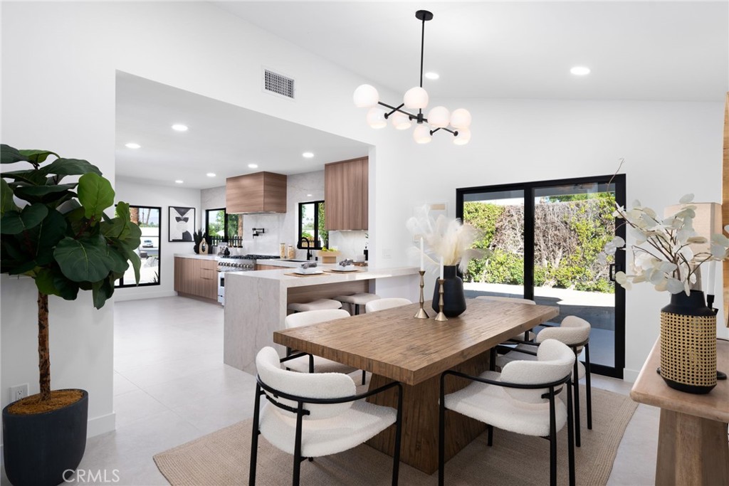 Los Compadres (33459) - Residential