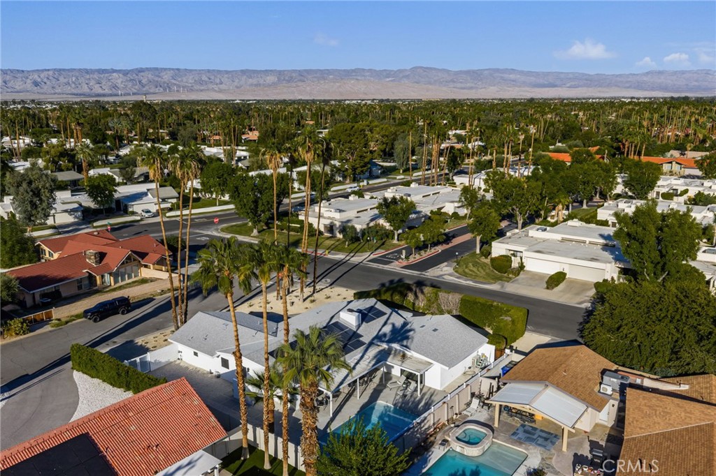 Los Compadres (33459) - Residential