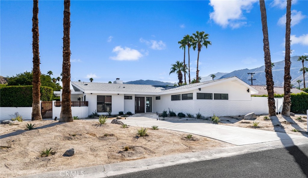 Los Compadres (33459) - Residential