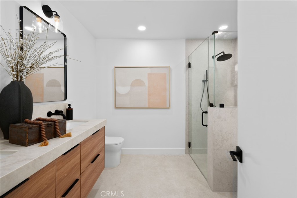 Los Compadres (33459) - Residential