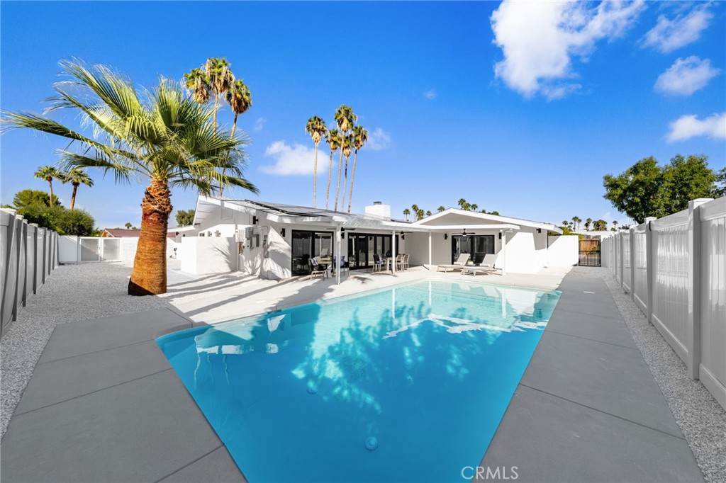 Los Compadres (33459) - Residential