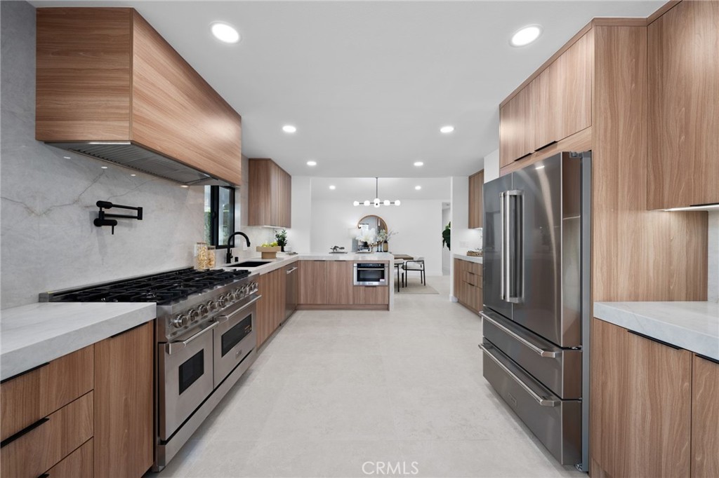 Los Compadres (33459) - Residential