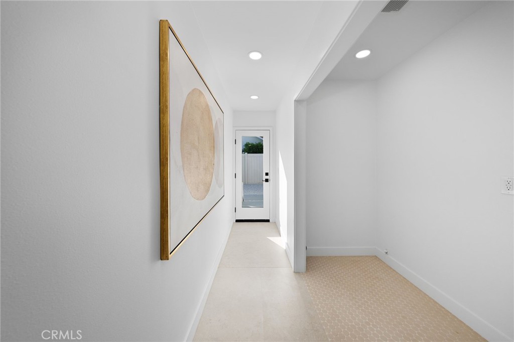 Los Compadres (33459) - Residential