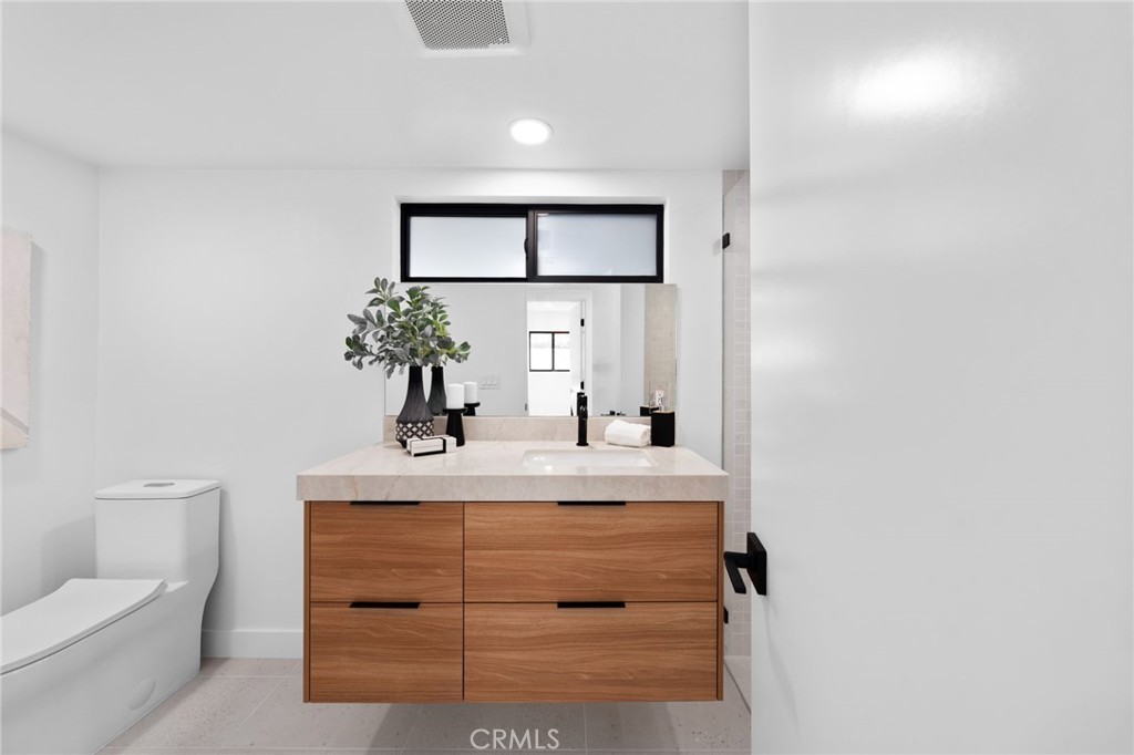 Los Compadres (33459) - Residential