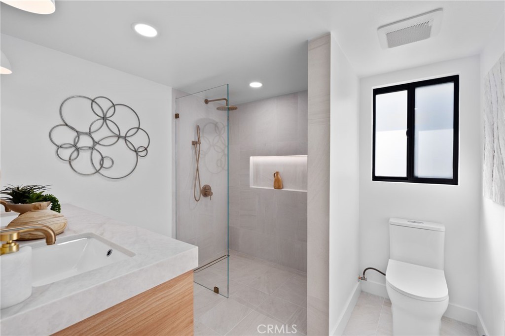 Los Compadres (33459) - Residential