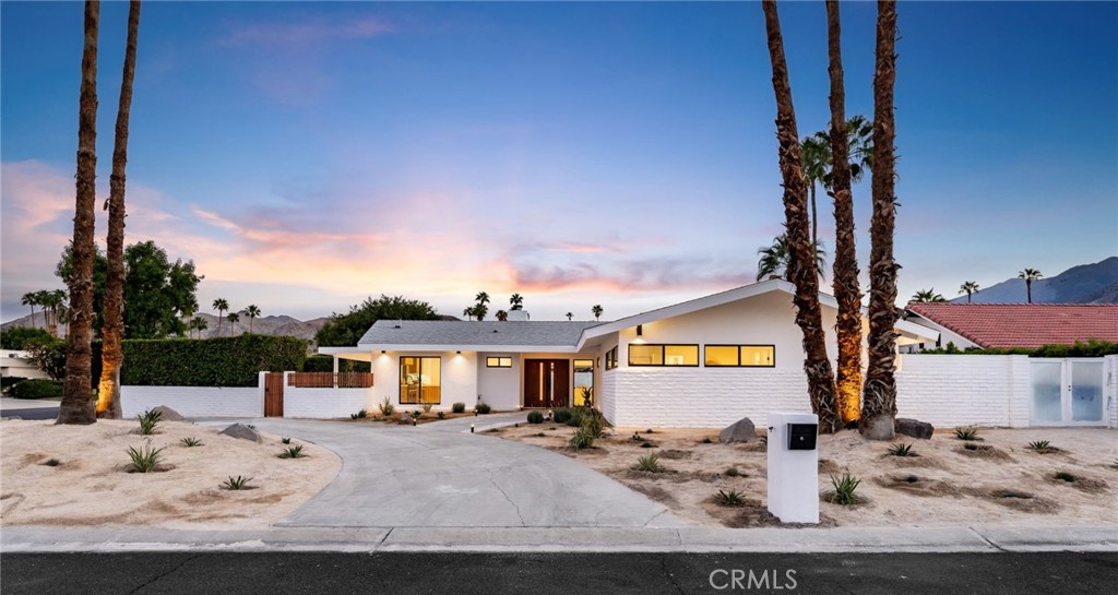 Los Compadres (33459) - Residential