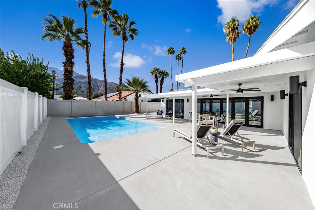 Los Compadres (33459) - Residential
