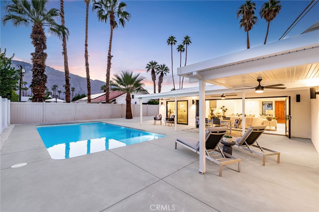 Los Compadres (33459) - Residential