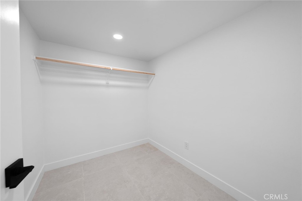Los Compadres (33459) - Residential