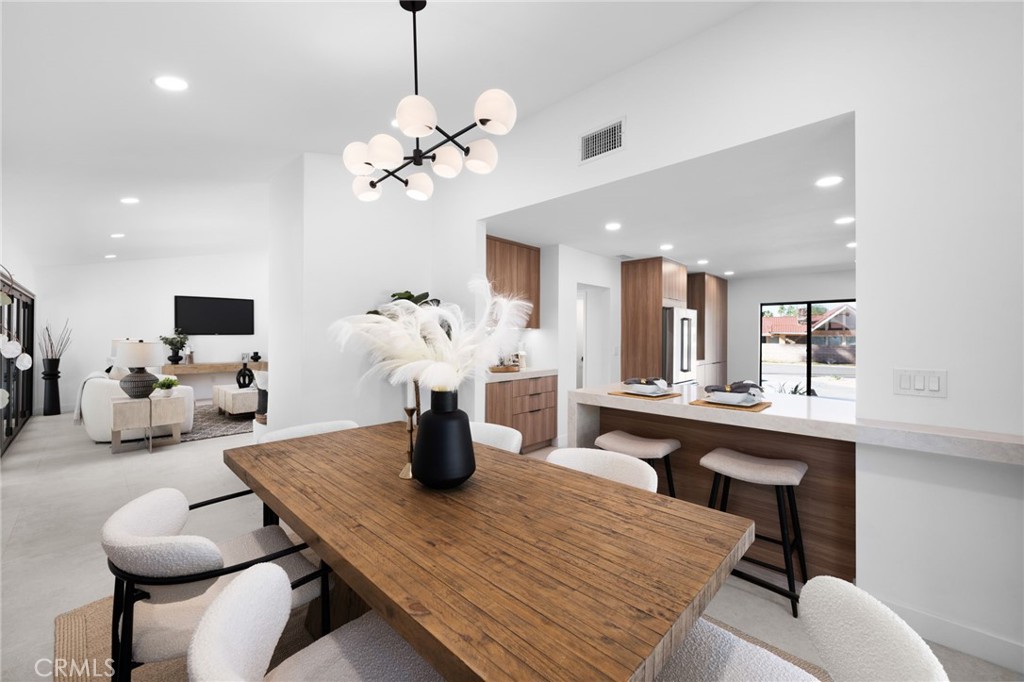 Los Compadres (33459) - Residential