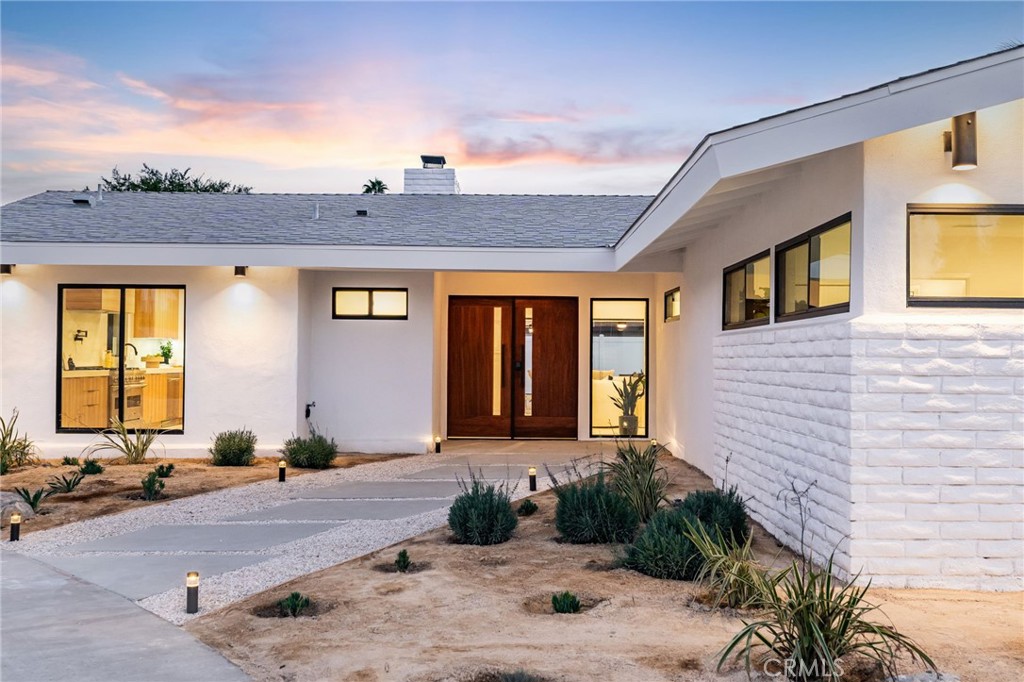 Los Compadres (33459) - Residential