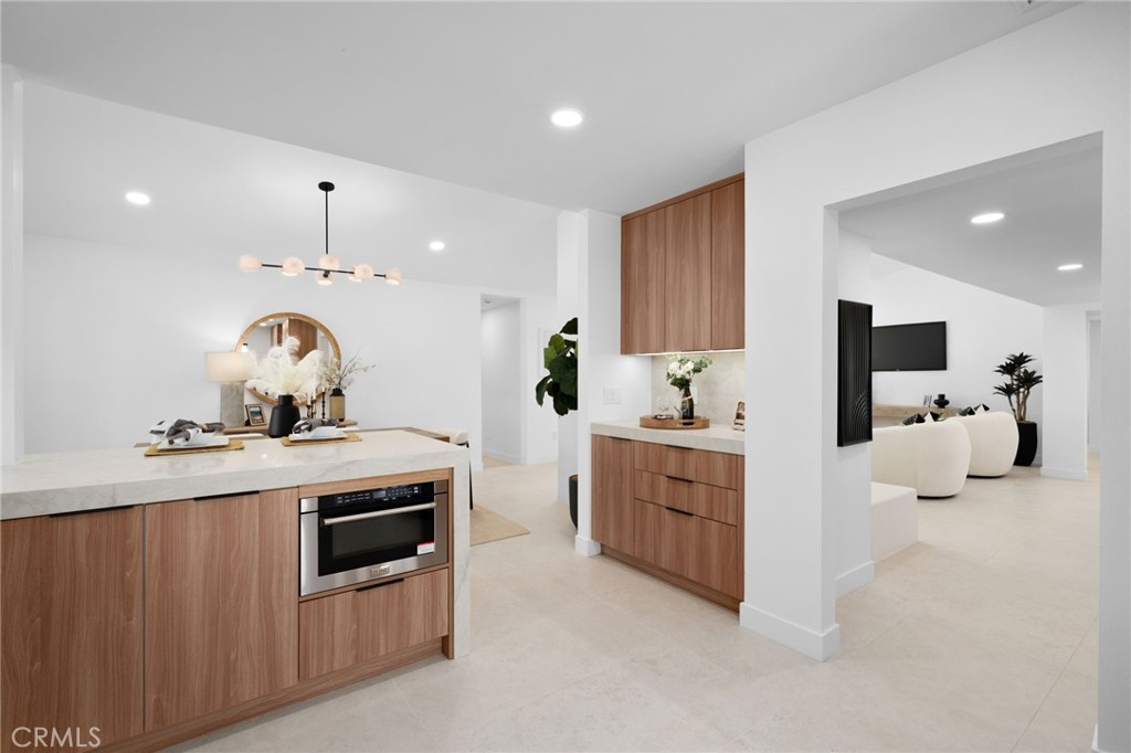 Los Compadres (33459) - Residential