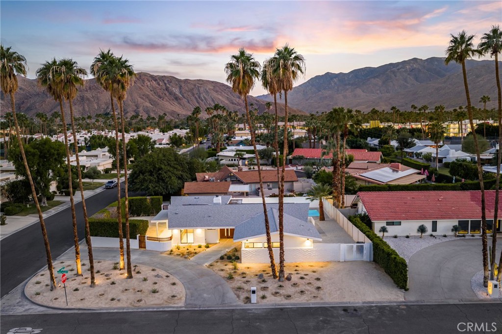 Los Compadres (33459) - Residential