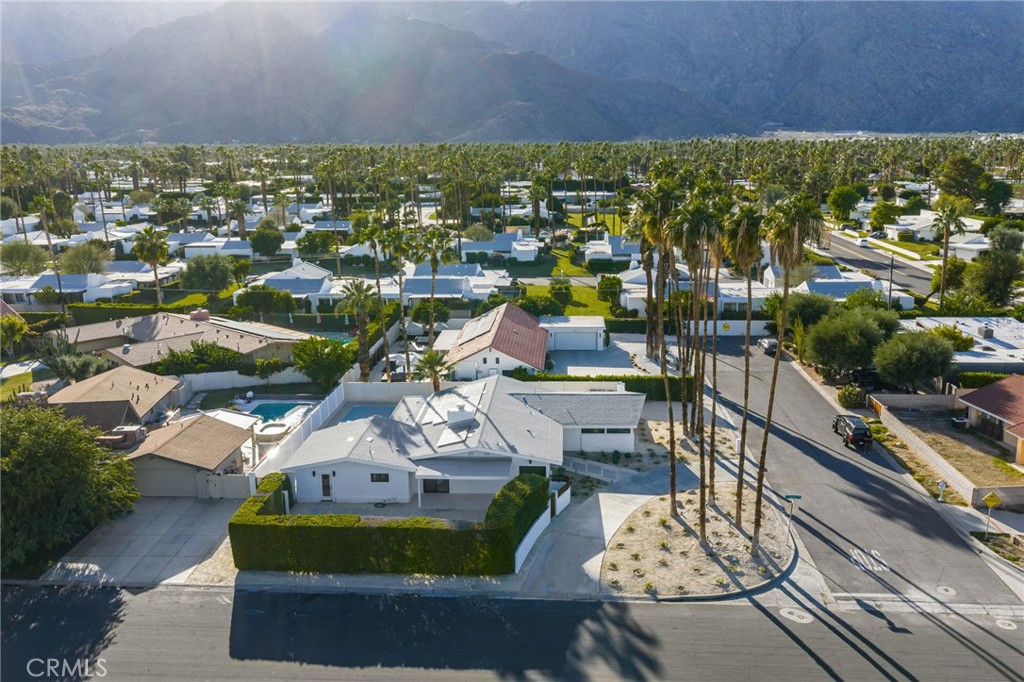 Los Compadres (33459) - Residential