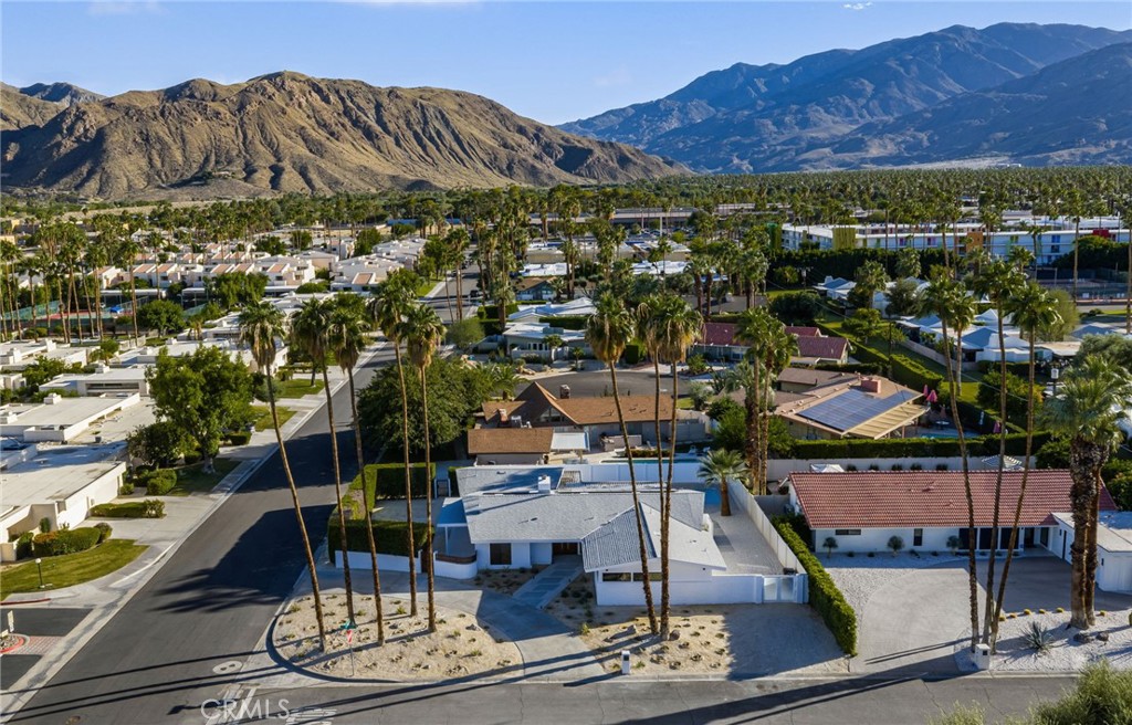 Los Compadres (33459) - Residential