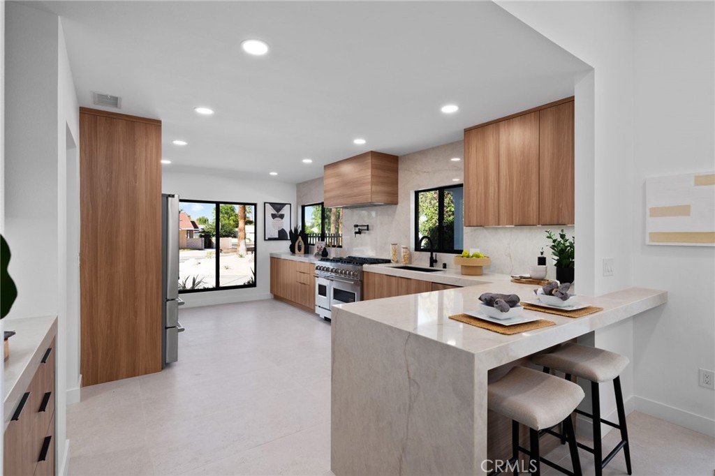 Los Compadres (33459) - Residential