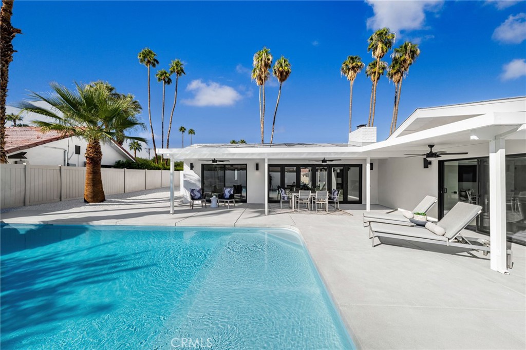 Los Compadres (33459) - Residential