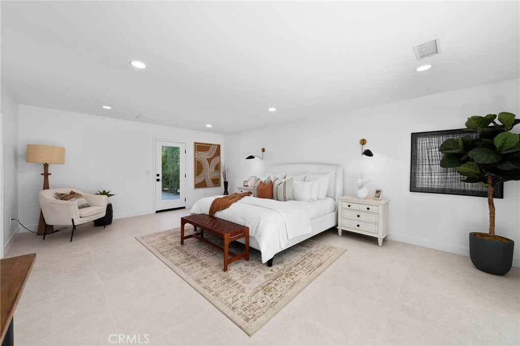 Los Compadres (33459) - Residential