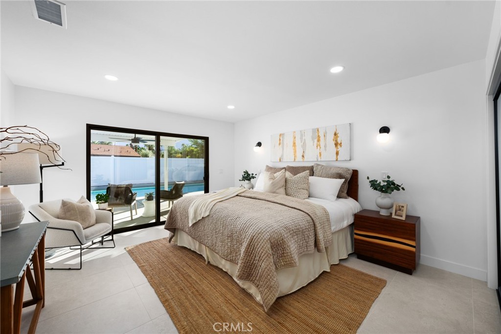 Los Compadres (33459) - Residential