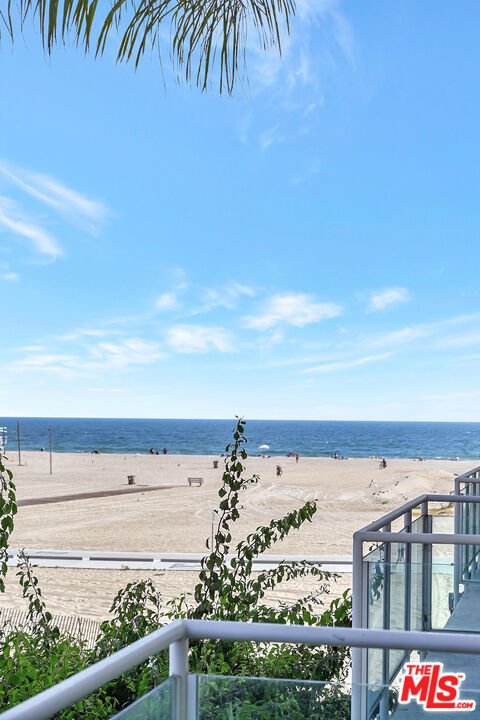 Properties 1 723 Palisades Beach Road 102