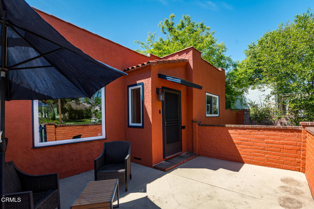 1728 Oakwood Street