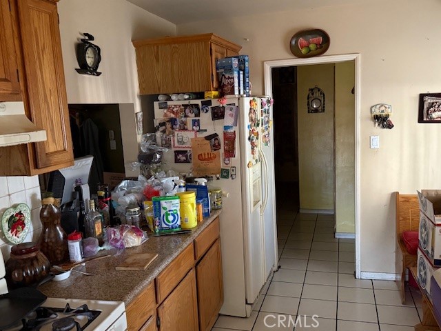 This is corner property located in nice area of Sylmar listing agent is related to authorized seller