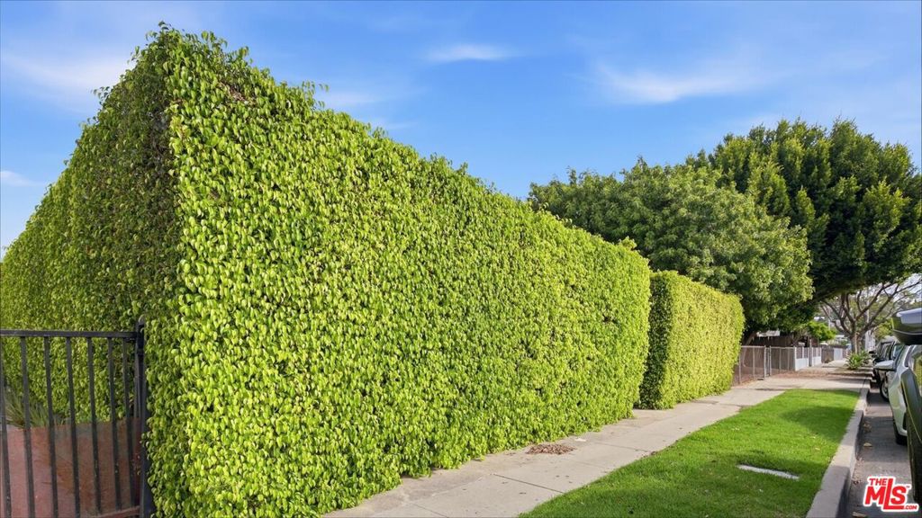 2613 Jeffries Avenue