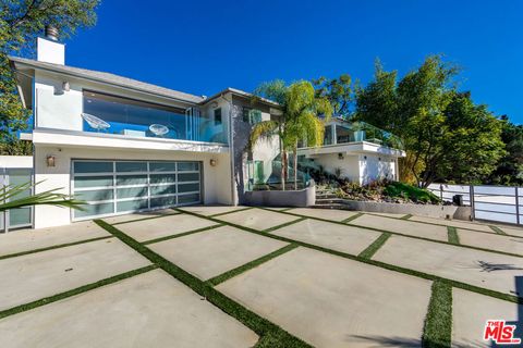 Photo of 3490 Wonder View Place, Los Angeles, CA 90068 (MLS # 26657781)