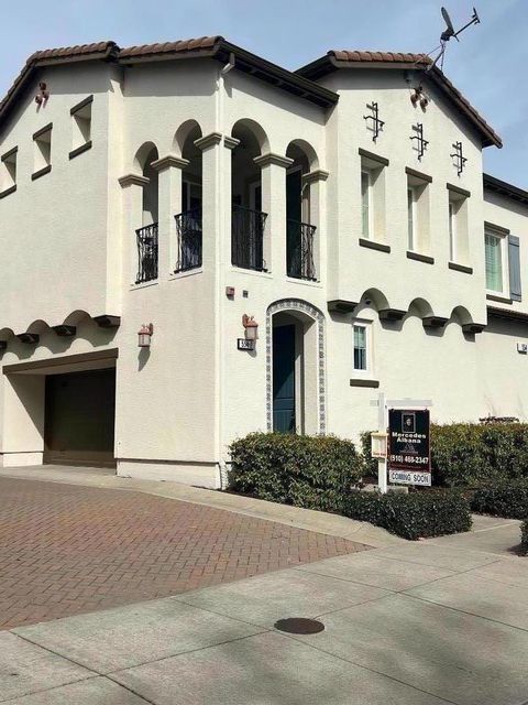 Photo of 554 Dovecote Lane #2, Livermore, CA 94551 (MLS # ML82038526)