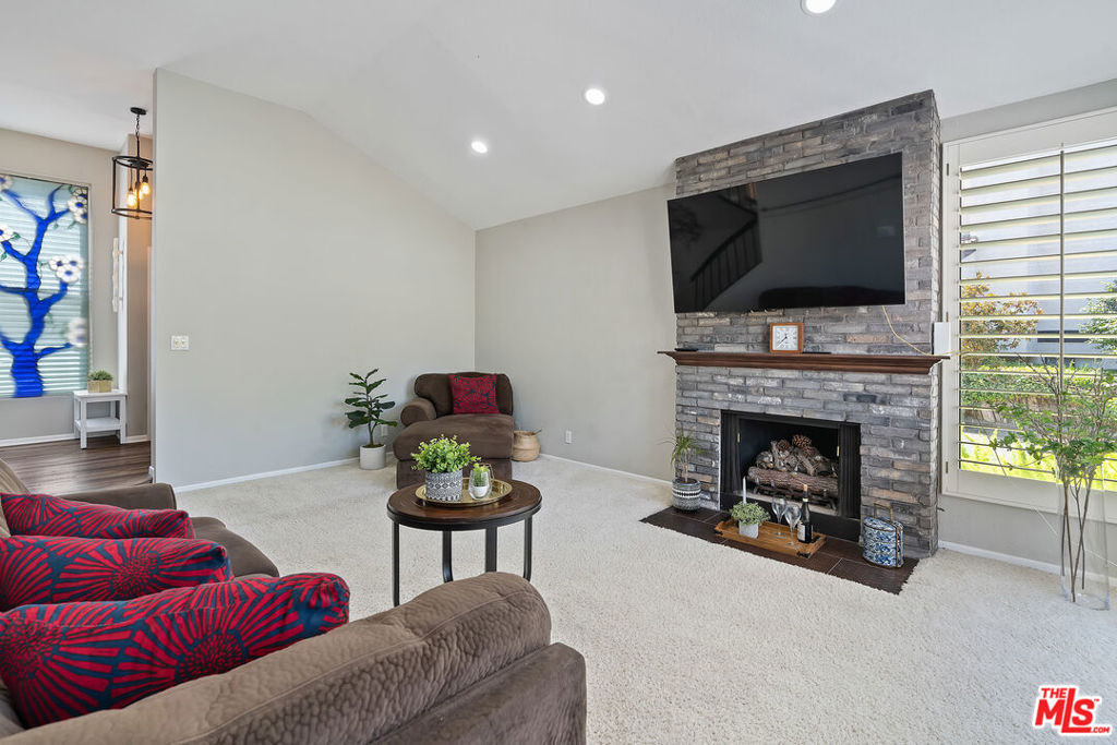 5757 Owensmouth Avenue 15