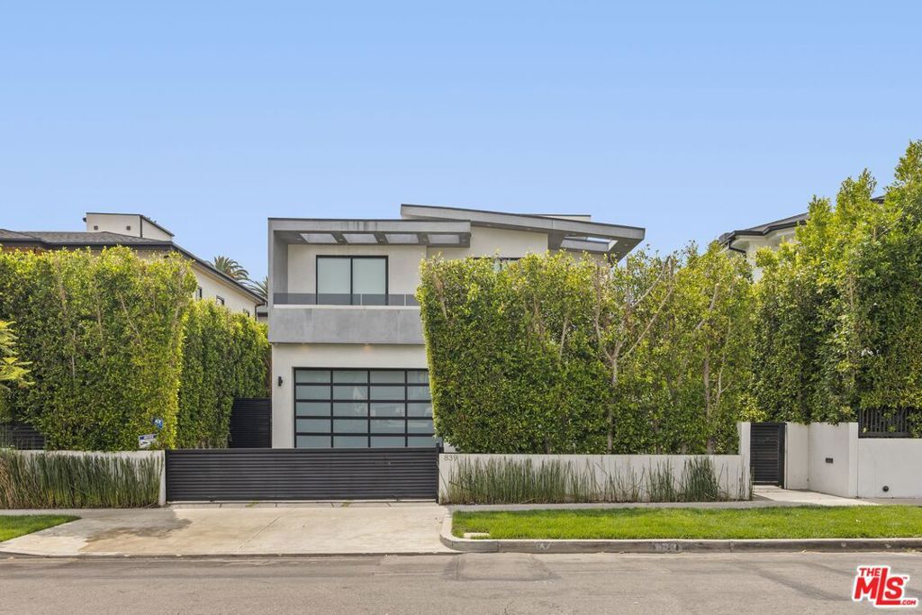 Photo of 839 N Spaulding Avenue, Los Angeles, CA 90046 (MLS # 25590063)