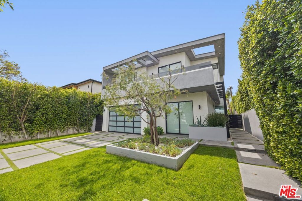 Photo of 839 N Spaulding Avenue, Los Angeles, CA 90046 (MLS # 25590063)