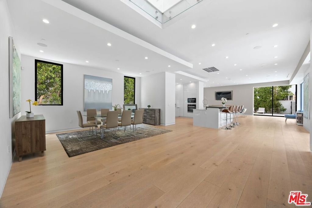 Photo of 839 N Spaulding Avenue, Los Angeles, CA 90046 (MLS # 25590063)