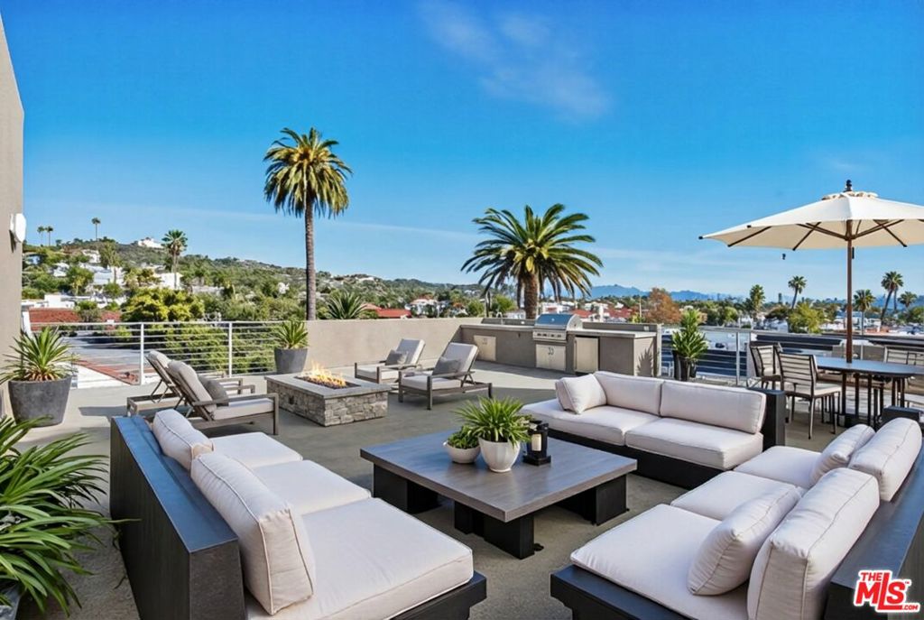 1717 Winona Boulevard 402