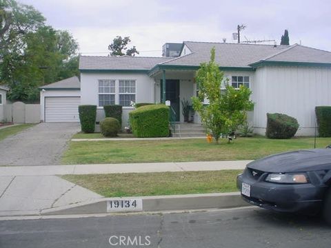 Photo of 19134 W Delano St, Tarzana, CA 91335 (MLS # SR26094920)