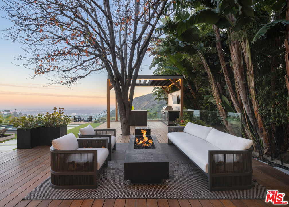 Properties 4 2511 Carman Crest Drive