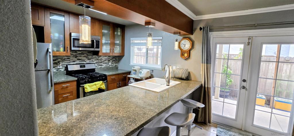 880 Friendly