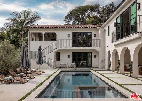 Photo of 8185 Hollywood Boulevard, Los Angeles, CA 90069 (MLS # 25608225)