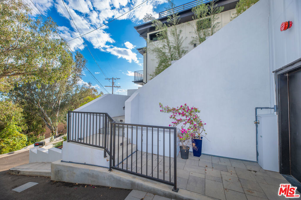 6565 Pickwick Street