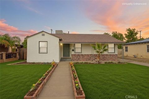 Photo of 818 W Peralta Way, Fresno, CA 93705 (MLS # MD26044412)