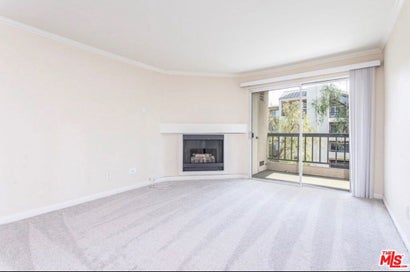 5530 Owensmouth Avenue 219 Woodland Hills CA 91367