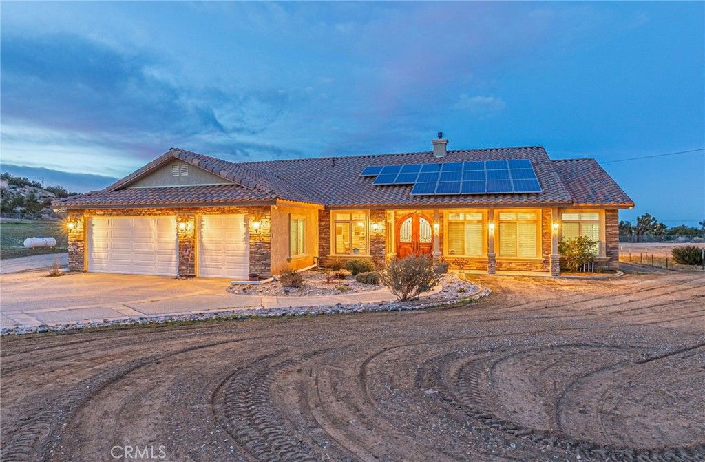 Photo of 3335 E Avenue T8, Palmdale, CA 93550 (MLS # SR25271829)